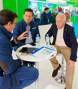 Mr.Juan Fco Blanco, Manager of ACOPAEX, and Mr. Jesús Valencia, Technical Director of Agrifood Cooperatives of Andalusia, together with Mr. Juanjo Vázquez, Responsible for Business Development of Novagric